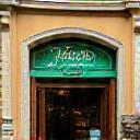Exterior view of the Fresco & Vita store on a Roman street